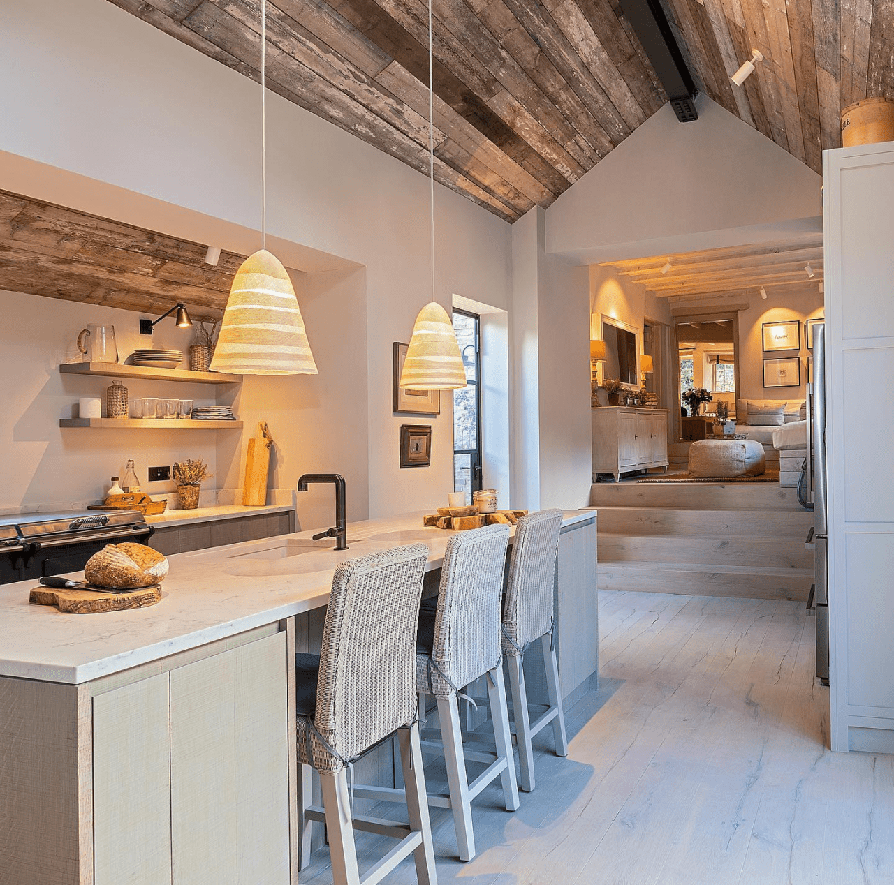 Inside Interior Designer Bee Osborn’s Cozy English Cottage | Artful ...