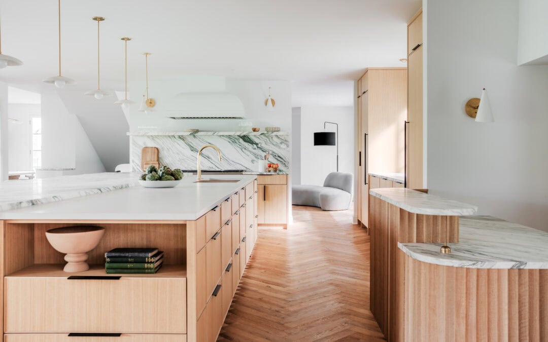 Nor-Son Custom Builders Infuses West Coast Style Into a Lakeside Retreat