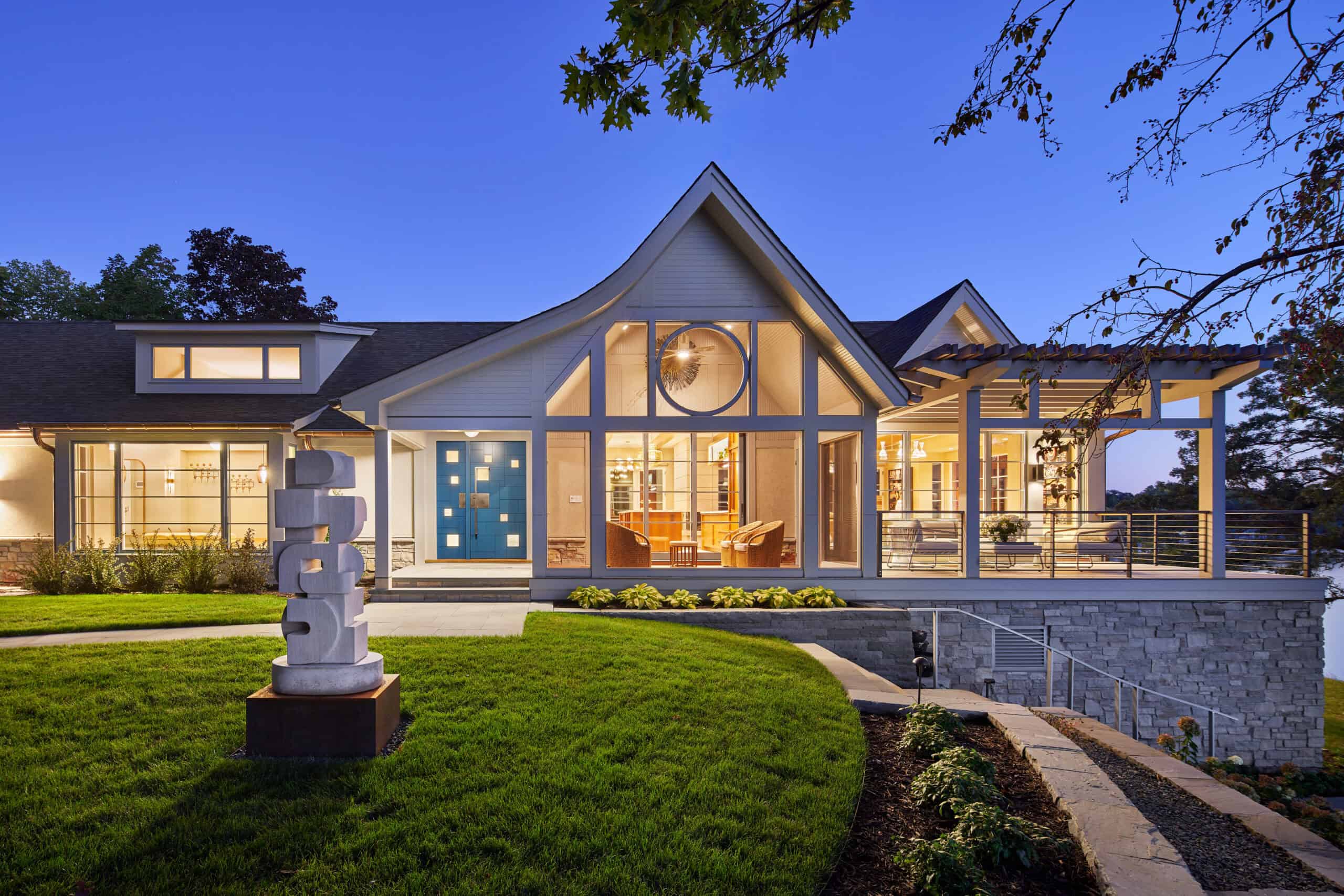 Artful Living | TEA2 Architects Designs a Modern Retreat with Retro Flair