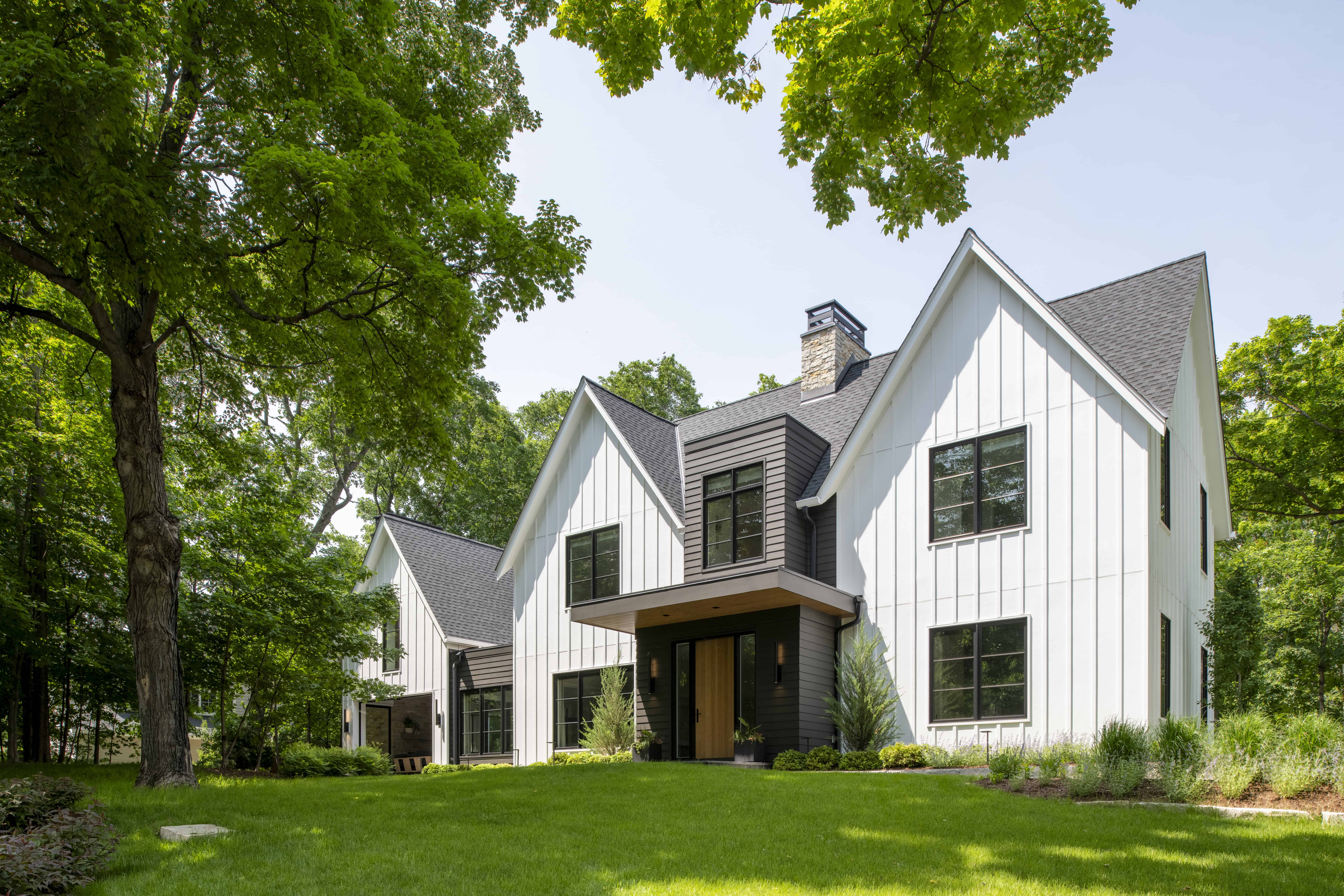 Kyle Hunt & Partners Craft a Modern Meets Traditional Deephaven Home