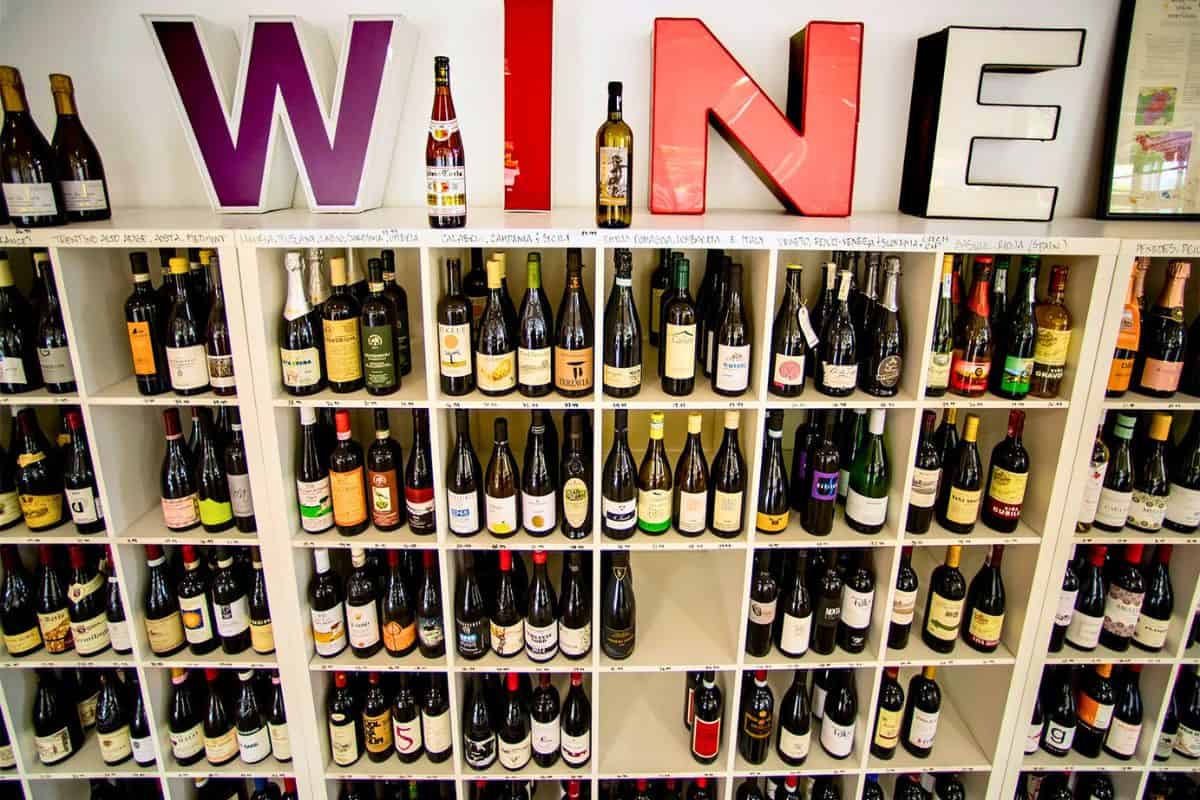 Artful Living | Henry & Son’s Top Wine Picks for Every Holiday Gathering