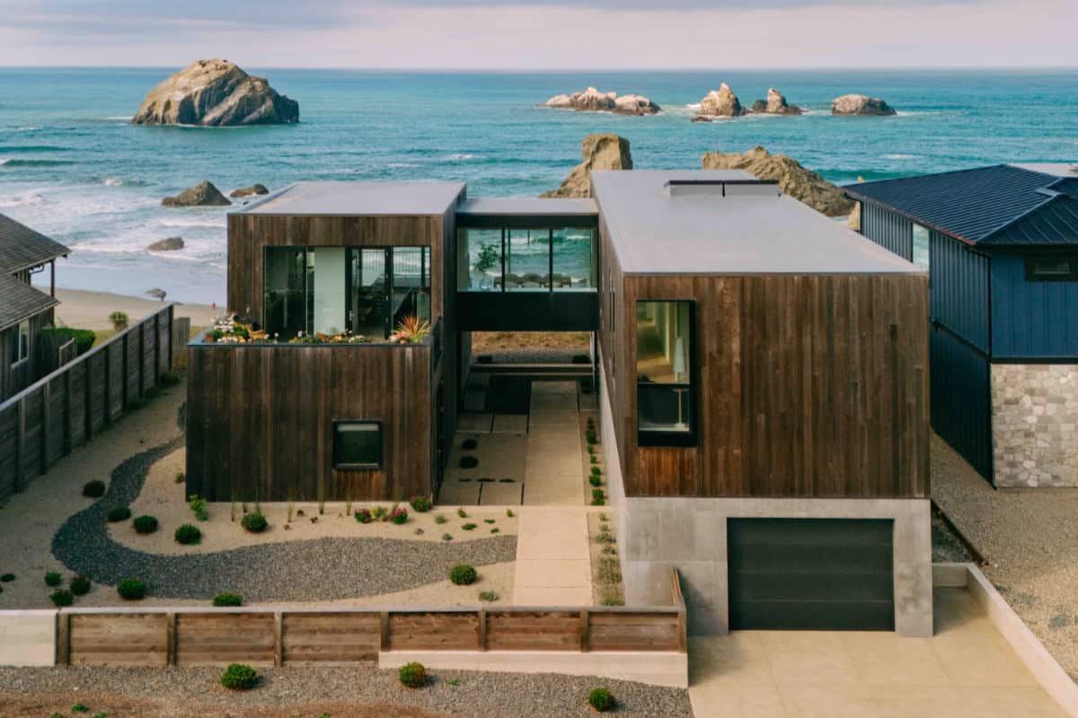 Artful Living | Architect David Strand Conjures a Magnificent Oceanside Retreat