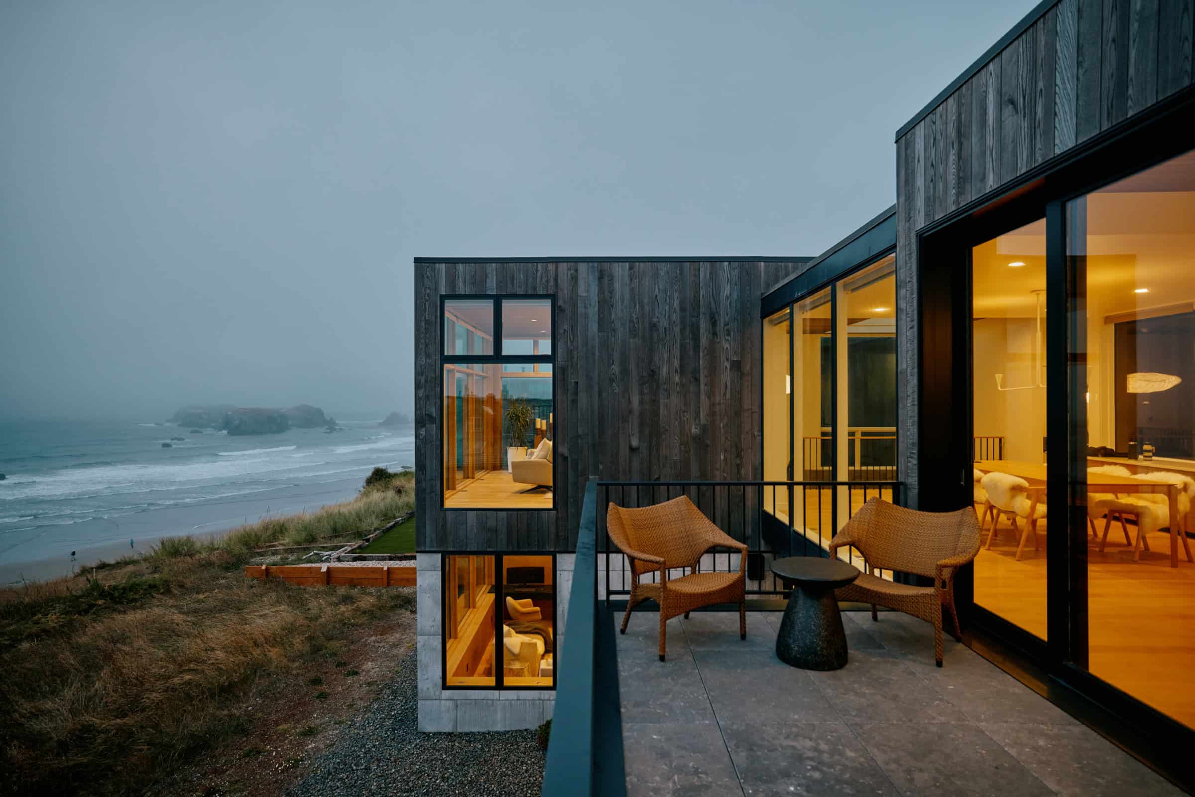 Artful Living | Architect David Strand Conjures a Magnificent Oceanside Retreat