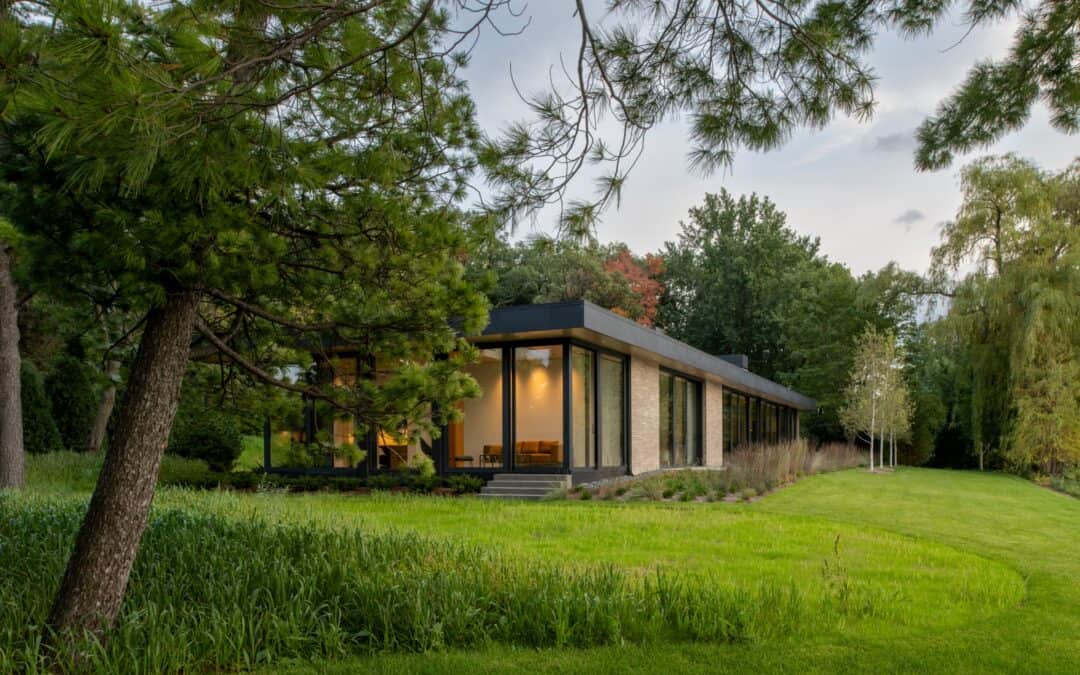 Streeter Custom Builder Constructs a Meticulous Lakeside Retreat